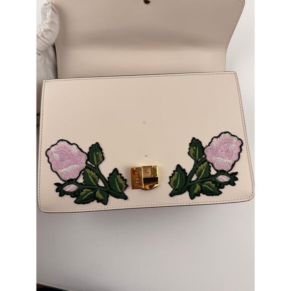 GUCCI Sylvie Embroidered Floral Shoulder Bag in White - Picture 14 of 16